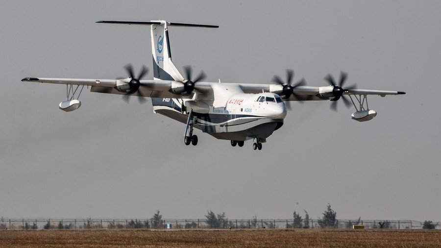 World's largest amphibious aircraft makes maiden flight in South China (VIDEO)