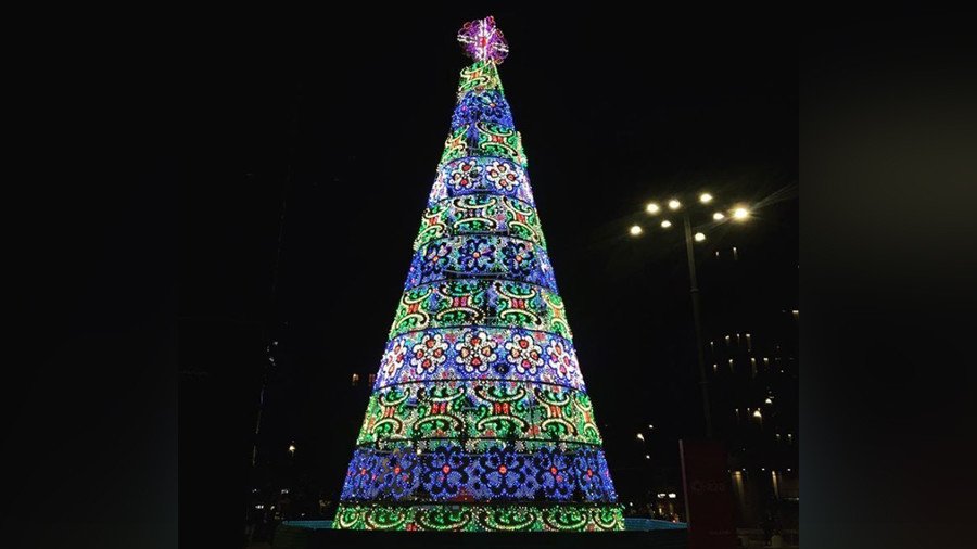 Milan police detain Gambian migrant for attempting to snatch cross from Christmas tree