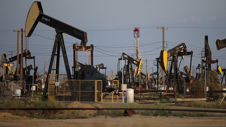Oil hovering near 2.5-yr high as investors remain bullish