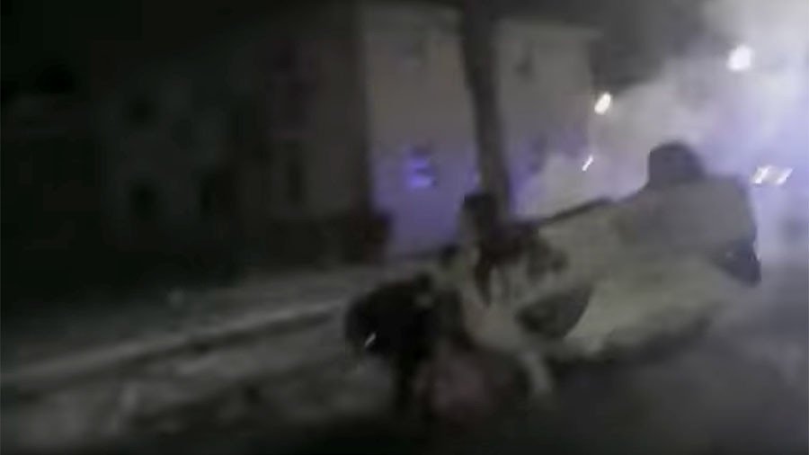 Milwaukee cops drag teenagers from burning car wreckage (VIDEO)