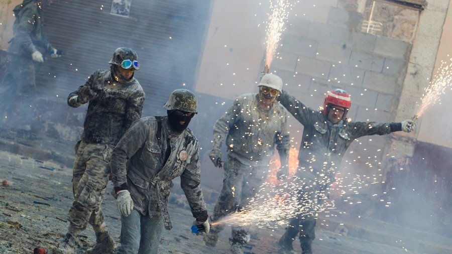 Egg-splosive: Spanish town erupts into day-long food & firework fight (PHOTOS, VIDEO)