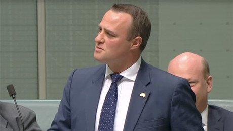 Gay Aussie MP proposes to boyfriend in parliament (VIDEO)
