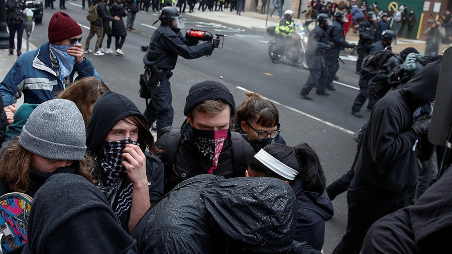 DC police sued over pepper-spraying 10yo at Trump inauguration - VIDEO