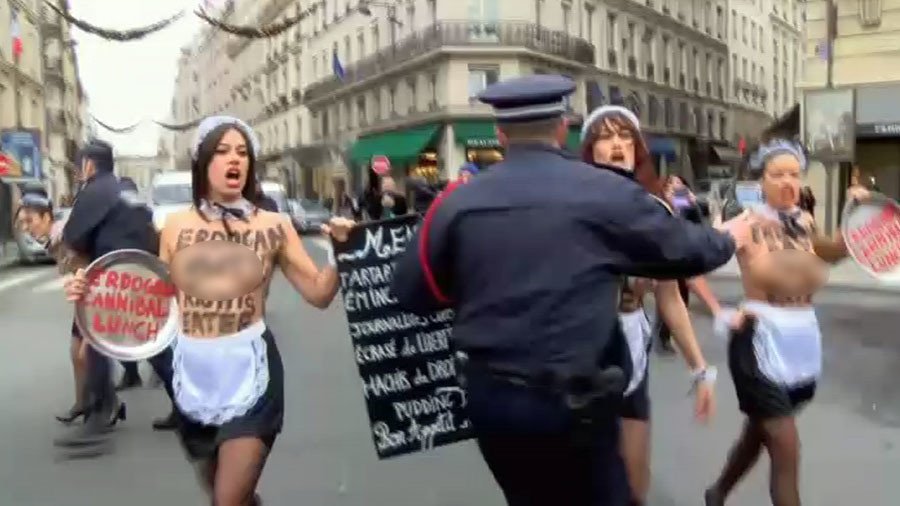 ‘Sliced Kurds’: Topless FEMEN activists serve Erdogan a ‘cannibal lunch’ (VIDEO, PHOTOS)
