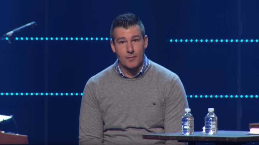 Calls for pastor to resign after confession of ‘sex incident’ with teen met with applause