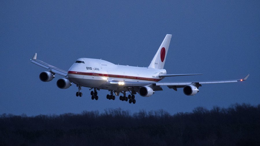 Chunk of metal falls off Japanese PM’s plane (VIDEO)