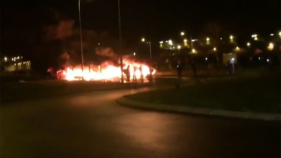 Barricades ablaze as French prison guards demand better security (VIDEO)