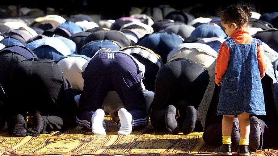 School bans hijabs & fasting as chairman begins ‘crusade’ against Islamification of kids (VIDEO)