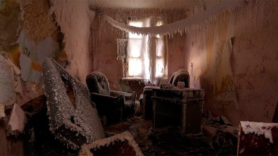 Abandoned home encased in glistening sheets of ice and snow (VIDEO)
