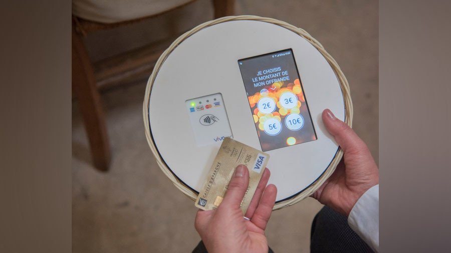 Digital devotees: Catholic church installs card payments units (PHOTO)