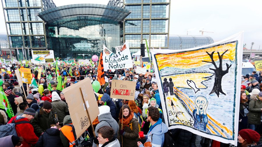 'We’ve had enough!' Protesters demand new agricultural policies in Germany (VIDEO)