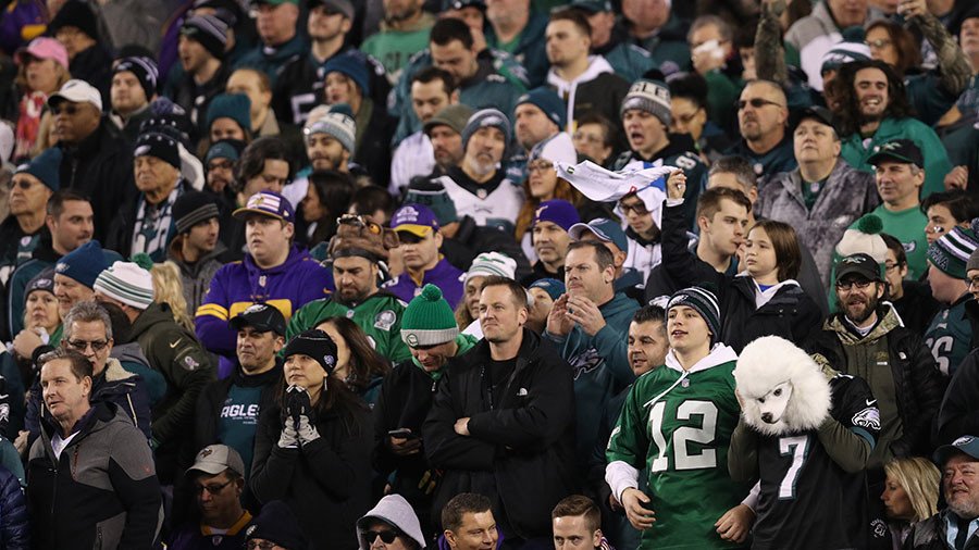 Fans all noticed this Minnesota Vikings supporter staring at a Philadelphia  Eagles spectator in yoga pants