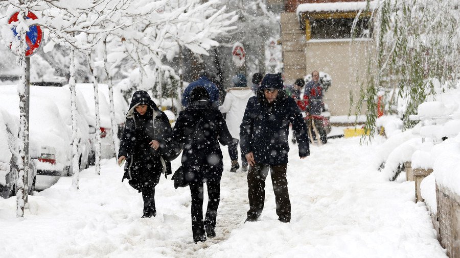 Major snowfall sweeps through Iran, brings traffic to standstill (PHOTOS, VIDEOS)