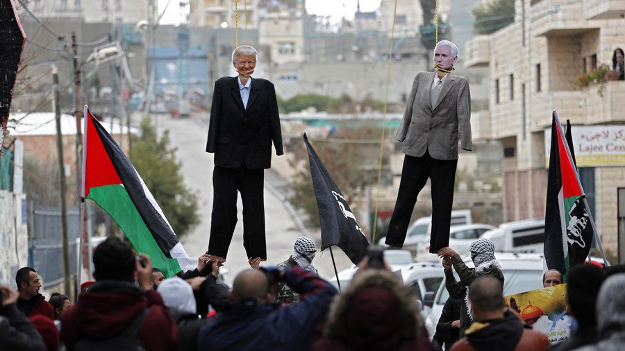 Trump & Pence effigies burned in Palestinian mock execution (PHOTOS, VIDEO)