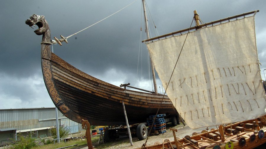 Viking procession culminates with spectacular ship burning ritual (PHOTOS, VIDEOS)