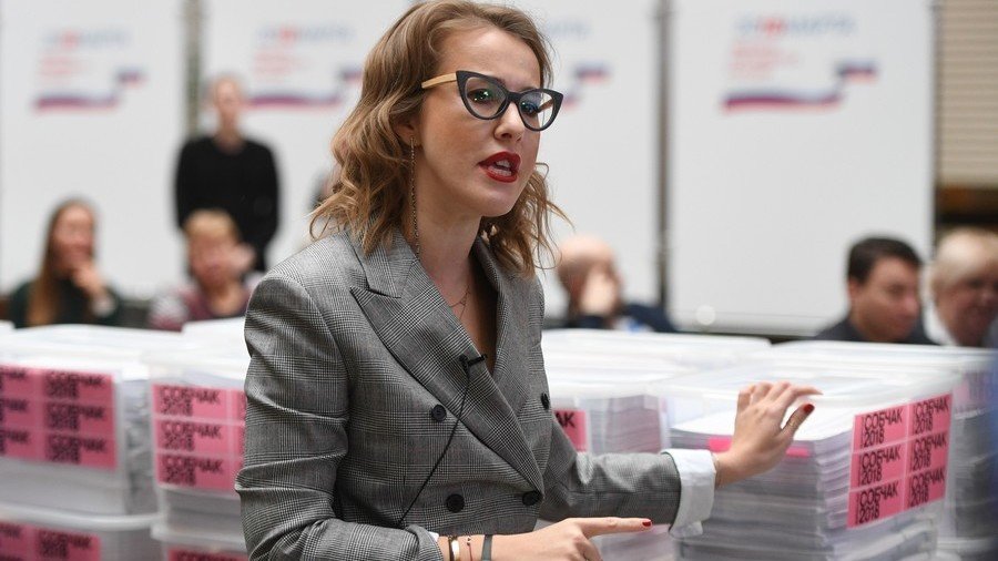Sobchak submits supporters’ signatures to Central Election Commission as deadline nears