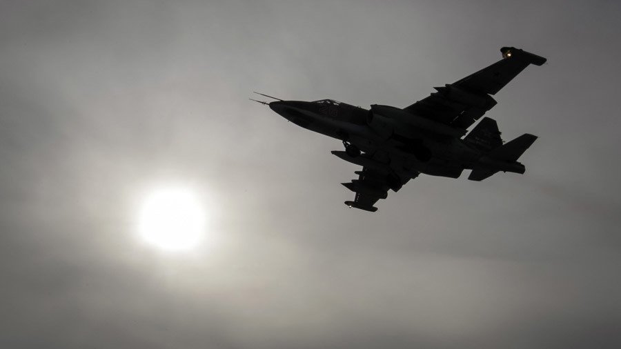 Su-25 bomber jet evades ground-fire in Syria (VIDEO)