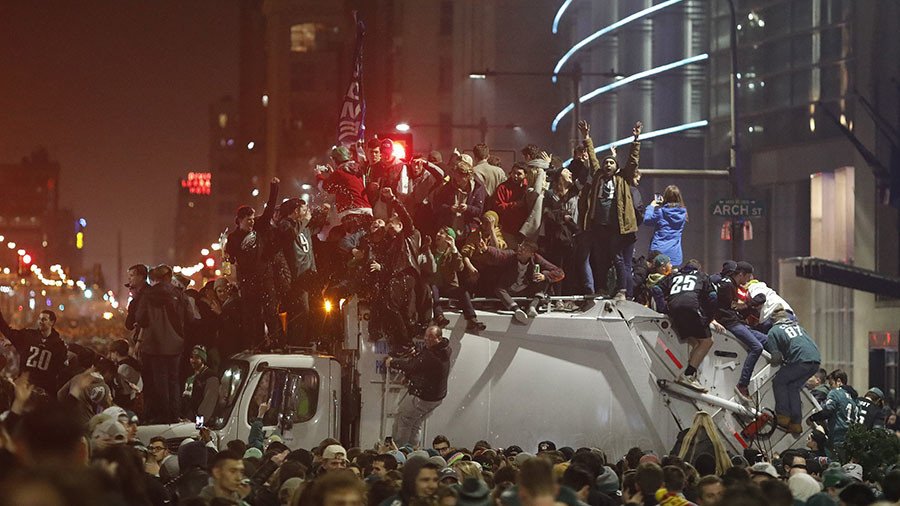 Super Bowl mayhem: Philadelphia frenzy of looting, shooting and torn up light poles (VIDEO)