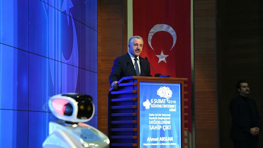 Silence of machines: Robot muted & ‘formatted’ after interrupting Turkish minister