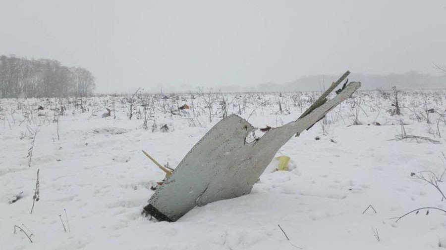 Debris from Saratov Airlines plane found outside Moscow 