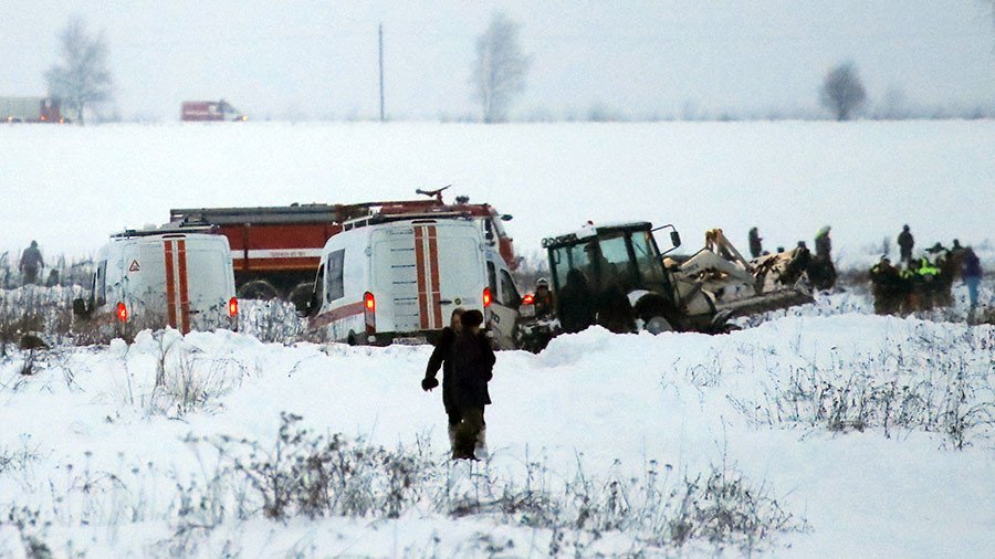 Black box and 2 bodies recovered from site of plane crash near Moscow