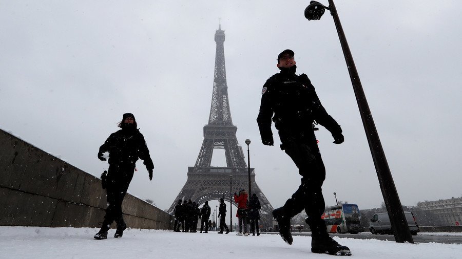 Drunk man goes on stabbing spree in Paris, 5 injured