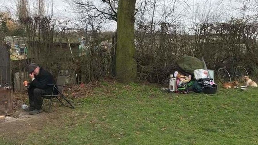 Council renders man homeless by booting him from his own caravan before confiscating it