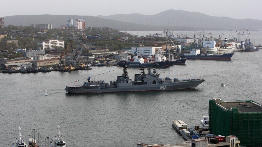 Russian warship catches fire in Far East port (PHOTO, VIDEO)