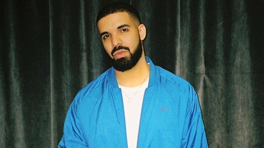 Make it rain on them: Rapper Drake hands out 1 million dollars in free money to Miami residents