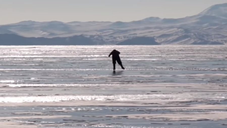 Baikal babushka: Siberian granny skates to work across world’s deepest lake (VIDEO)