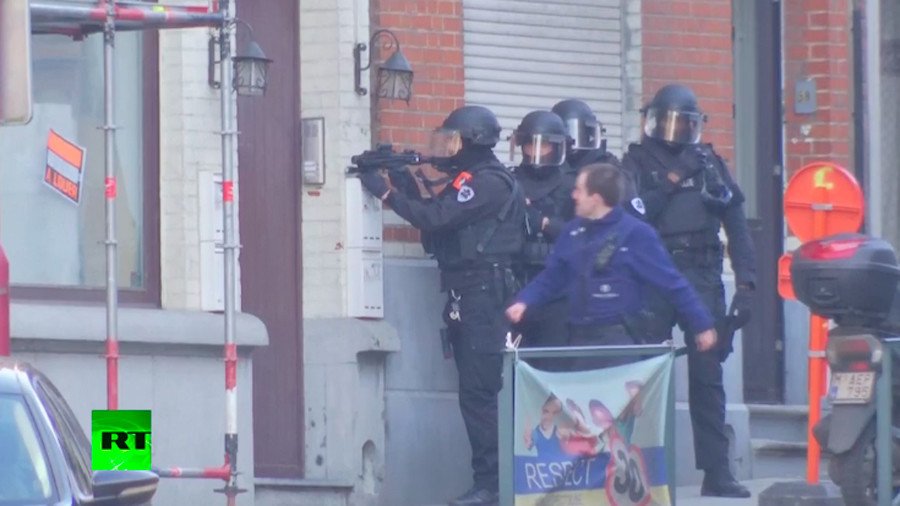Major armed police operation in Brussels as officers ‘block gunmen in building’