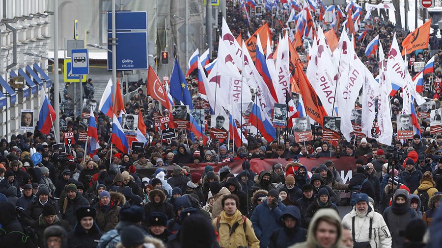 Thousands march in Moscow to commemorate slain politician Nemtsov — RT ...