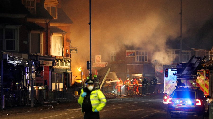‘Major incident’: Multiple casualties as blast flattens store & home in Leicester, UK