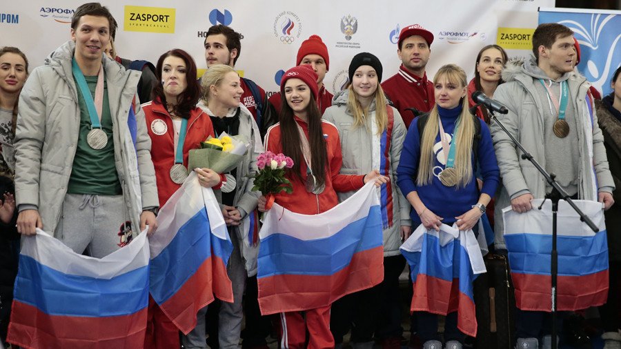 Russian Olympians greeted by thousands of fans on Moscow arrival