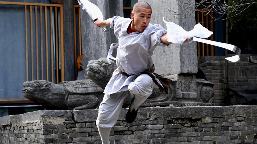 Holy sheet! Shaolin monk smashes pane of glass with needle (VIDEO)