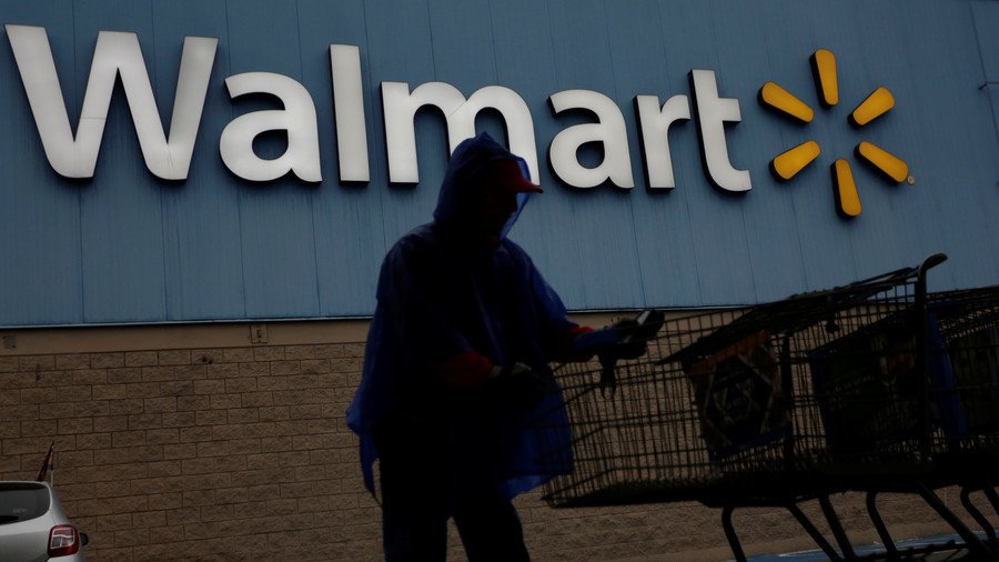  Walmart raises gun purchase age limit to 21, stops online sales of items resembling assault rifles