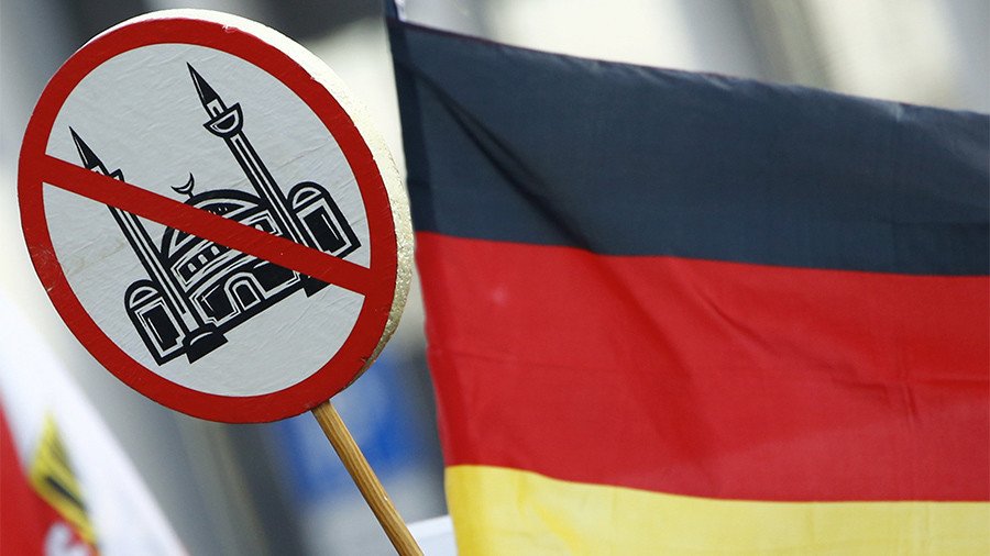 Pig’s blood & hate speech: Germany registered 950 attacks on Muslims in 2017