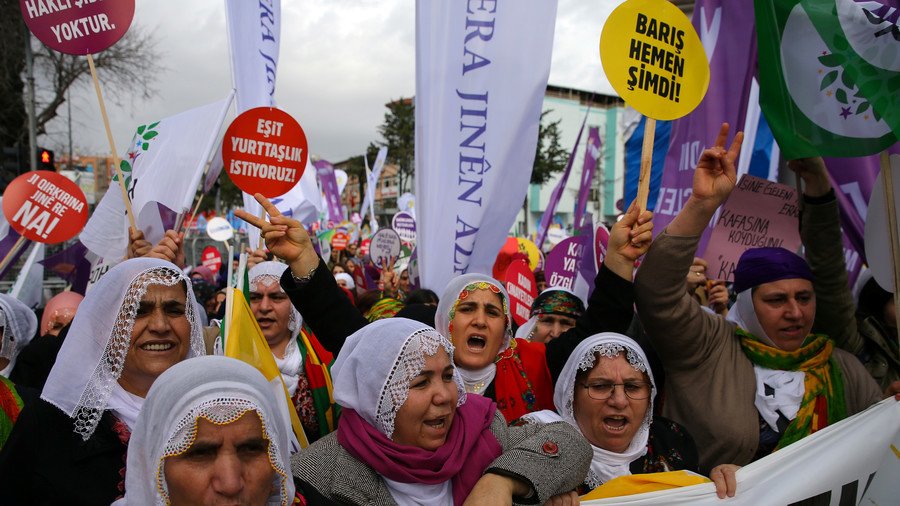 Scores arrested as Turkish police break up women’s rallies (PHOTOS, VIDEOS)