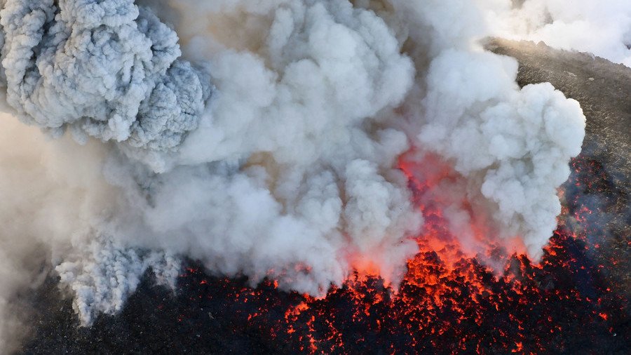 Shaken & stirred: Japan’s ‘James Bond volcano’ spews massive cloud of smoke (PHOTOS)