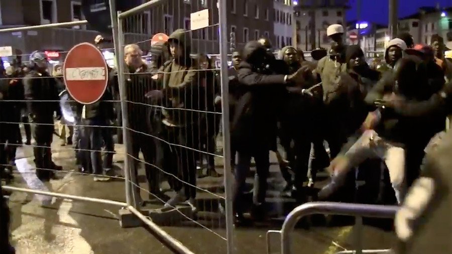 African immigrants protest violently in Florence after Senegalese vendor killed (VIDEO)
