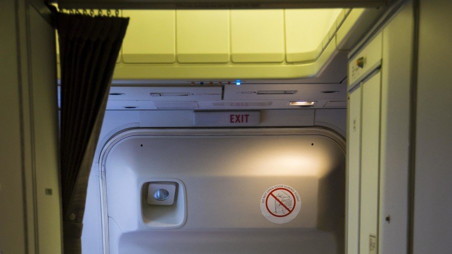 Woman screaming ‘I’m God!’ attempts to open door & abandon plane midflight