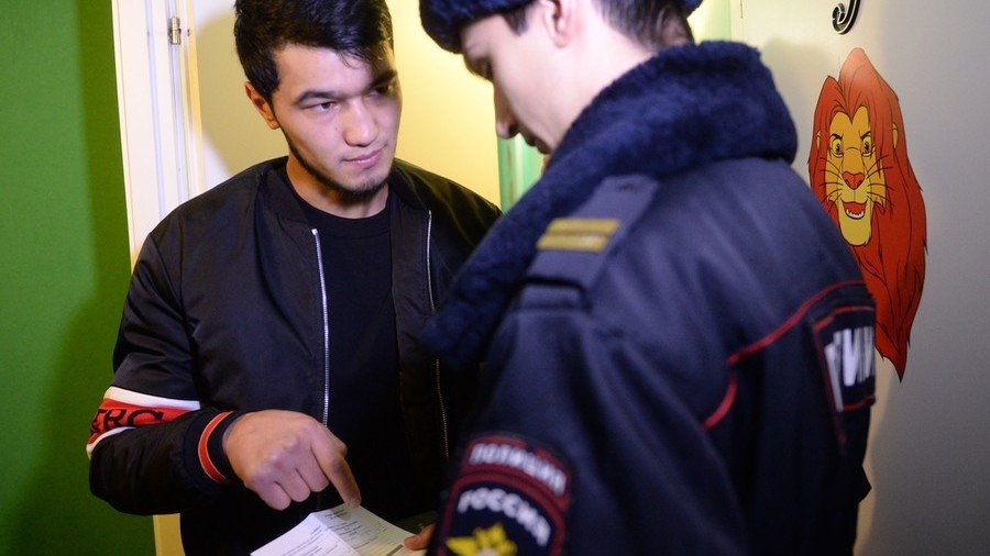 St. Petersburg fraudsters busted for selling passports of non-existent nation to migrants