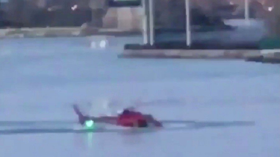 5 dead after helicopter crashes in east river off Manhattan, New York (VIDEO)