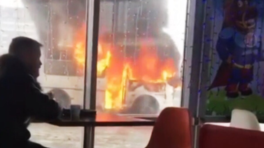 #ThisIsFine: Guy chows down while bus is engulfed in flames (VIDEO)