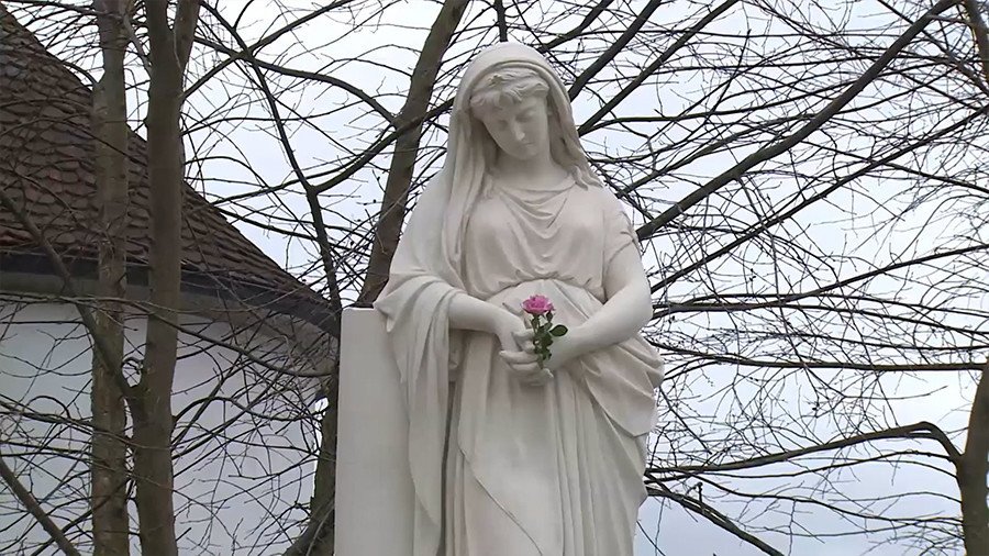 Virgin Mary ‘apparition’ attracts hundreds to German town (VIDEO)