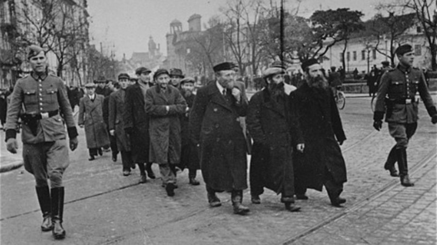 Jews moved to Warsaw Ghetto during WWII to avoid non-Jews & ‘nasty Poles’ – father of Polish PM
