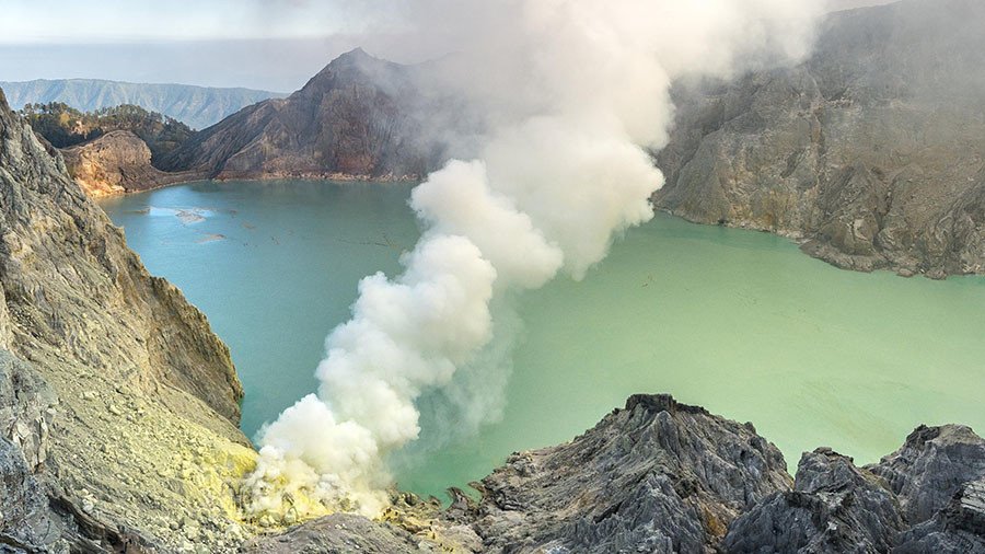 Volcano spews toxic gas cloud, scores hospitalized & forced to flee