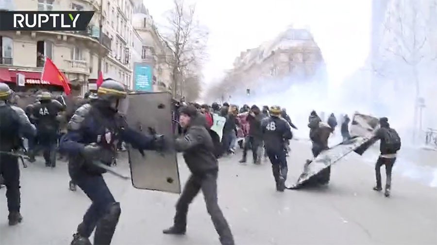 Clashes with police in Paris during rally against Macron’s public-sector reforms (VIDEOS)