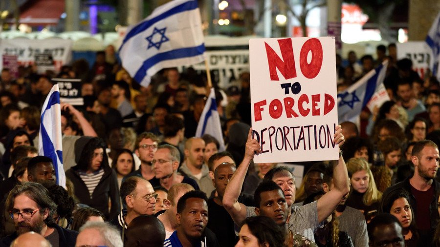 ‘It’s a death sentence’: Thousands protest massive migrant deportation in Israel (PHOTOS, VIDEO)