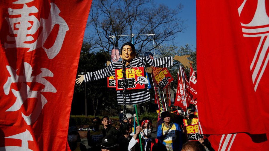 'Go to jail!' Japanese protesters hit out at Abe over cronyism scandal, constitution (PHOTOS, VIDEO)